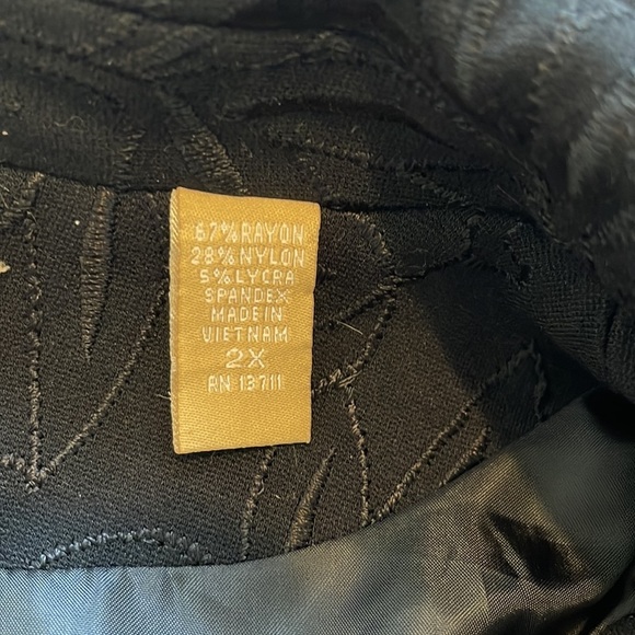 Kate Hill women’s black 3 button blazer with embroiled flower design size 2X - Picture 6 of 12